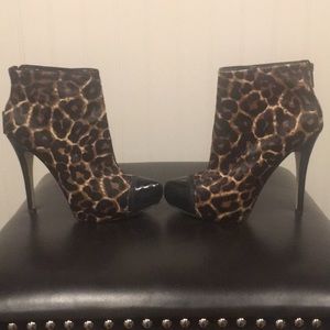 Michael Kors 😍😍😍 Size 7.5 leopard bootie!!!